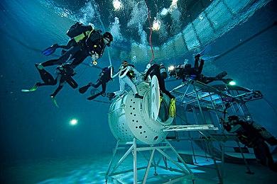 俯视角射击游戏《格杀勿论》现已在Steam平台抢先体验推出